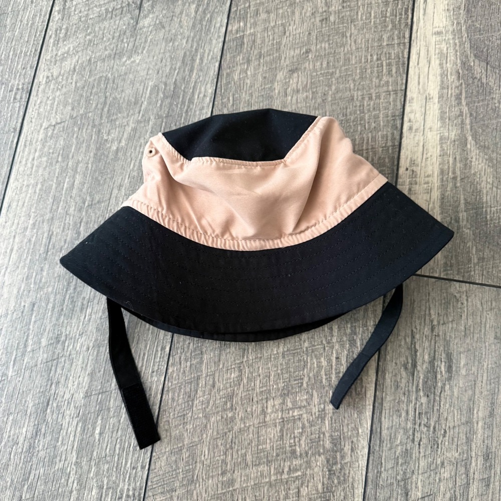 Nike Baby Bucket Hat 12M Black Peach Colorblock Embroidered Logo Chin Strap - Picture 8 of 12